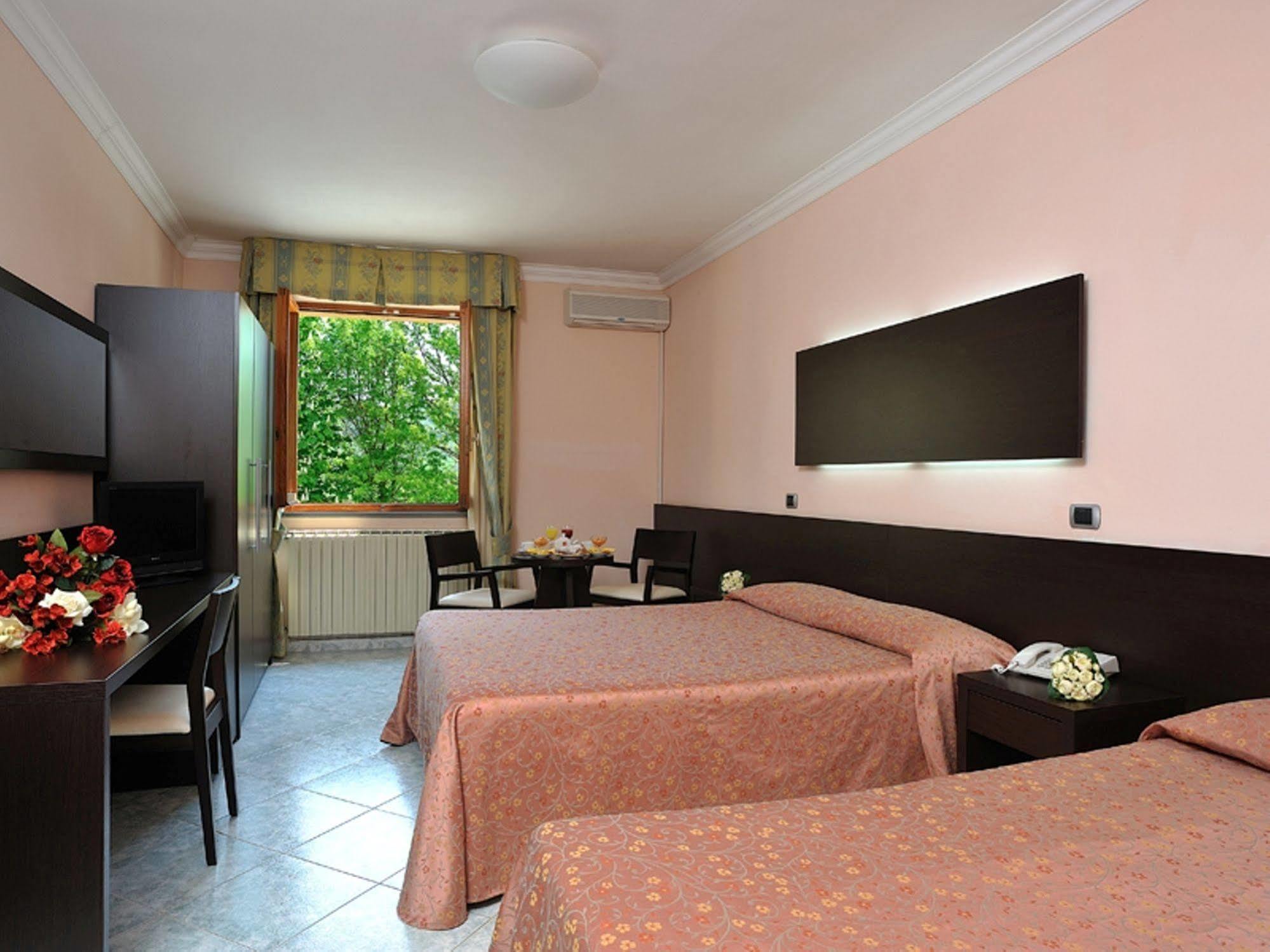 Hotel La Meridiana Urbino Exteriér fotografie