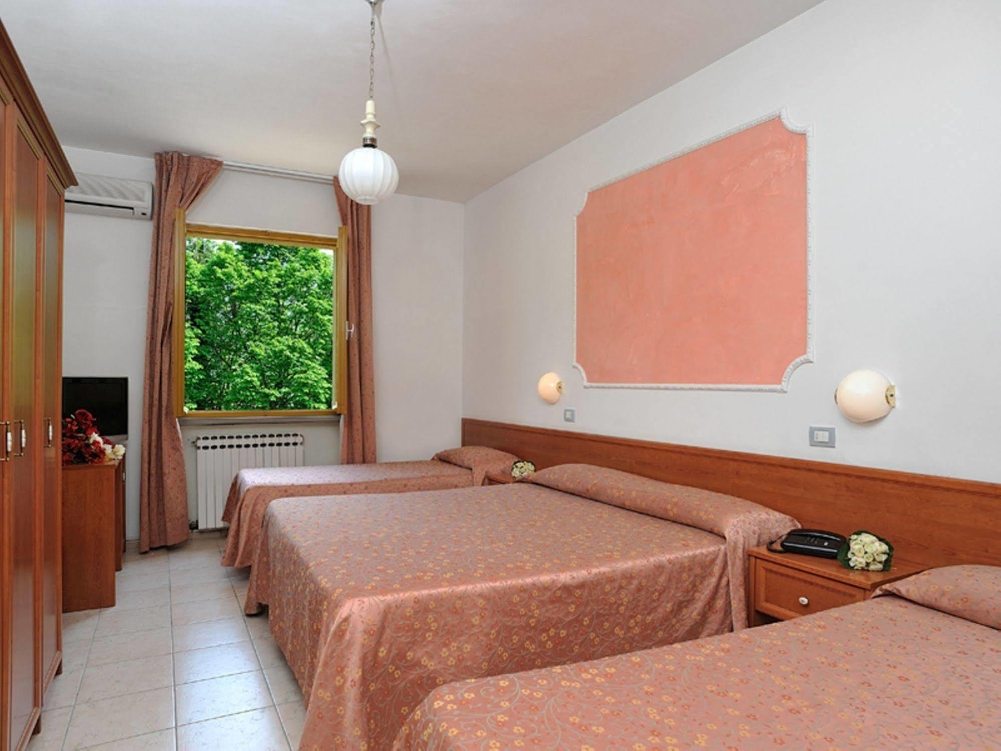 Hotel La Meridiana Urbino Exteriér fotografie