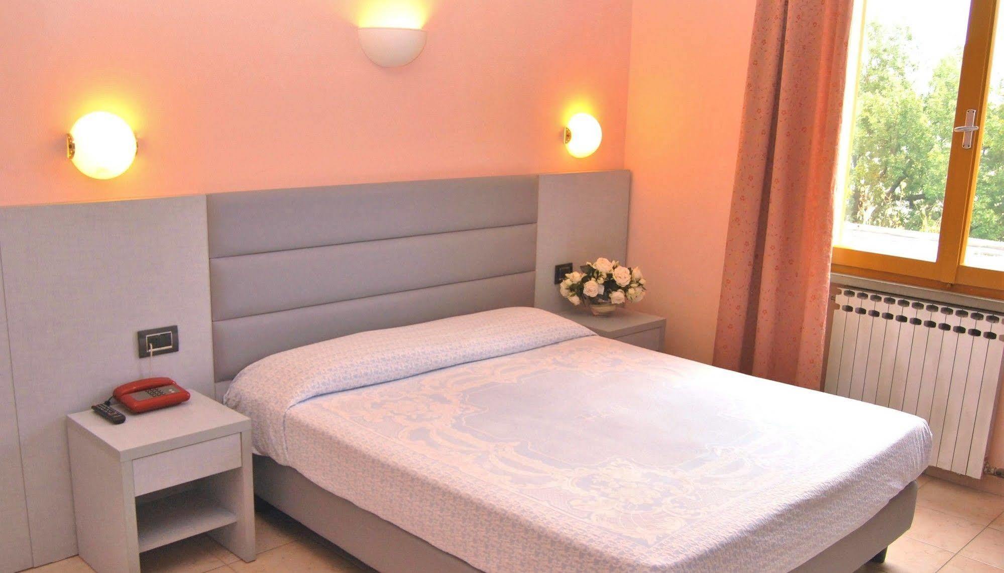 Hotel La Meridiana Urbino Exteriér fotografie